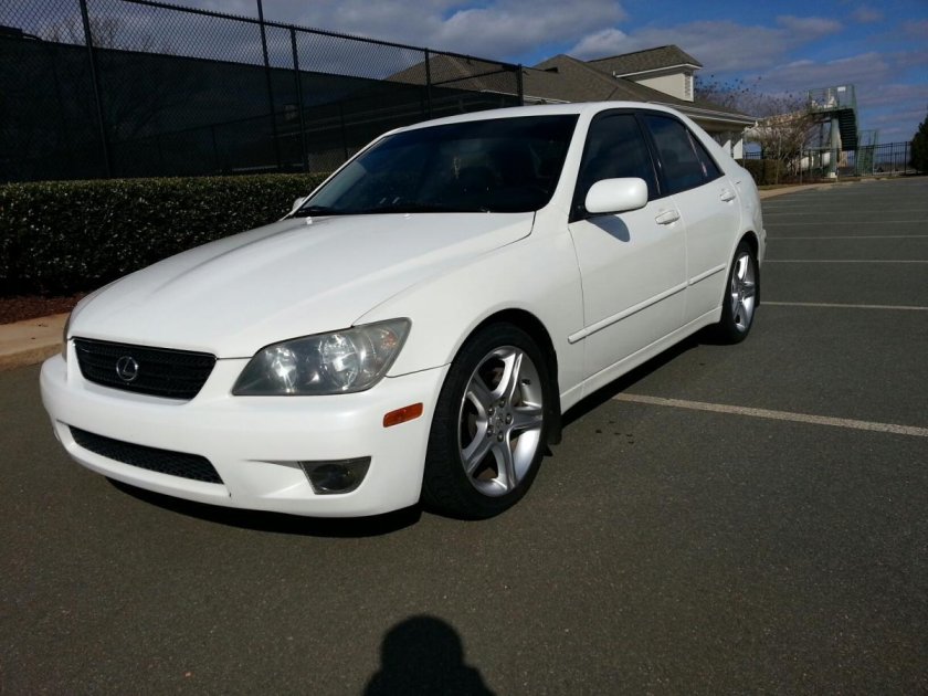 Lexus is 300 2004