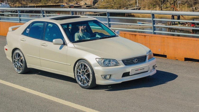 Лексус ИС 200 1 поколение