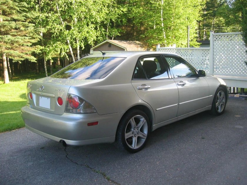 Лексус ИС 250 2002