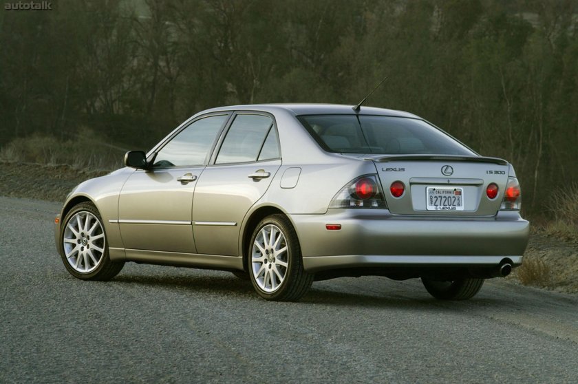 Lexus is 300 2005