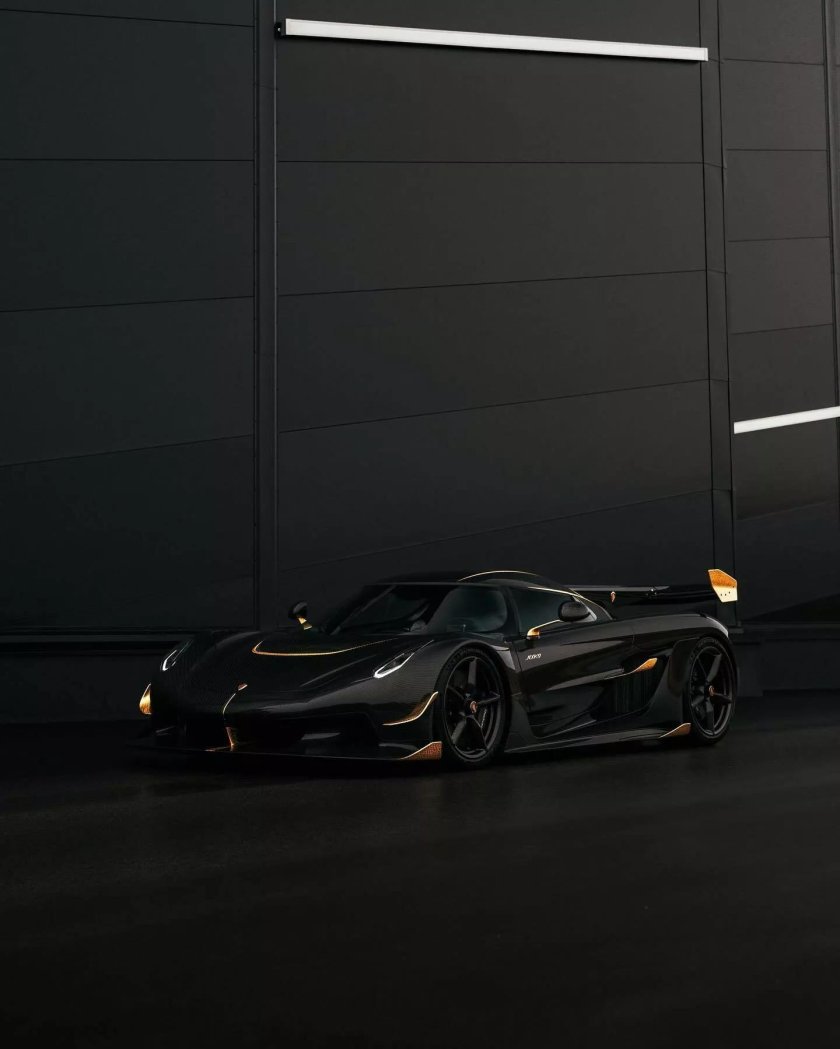 Koenigsegg в золотом цвете