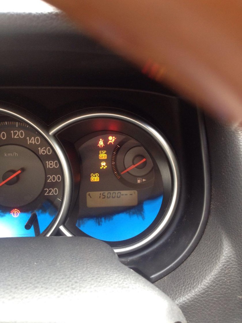 Nissan Tiida приборная панель