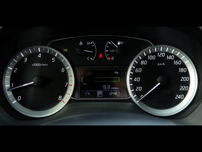 Приборная панель Nissan Tiida 2008