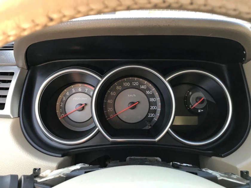 Приборная панель Ниссан Тиида