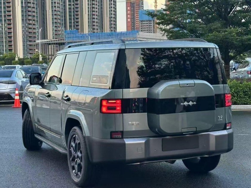 Китайские внедорожник