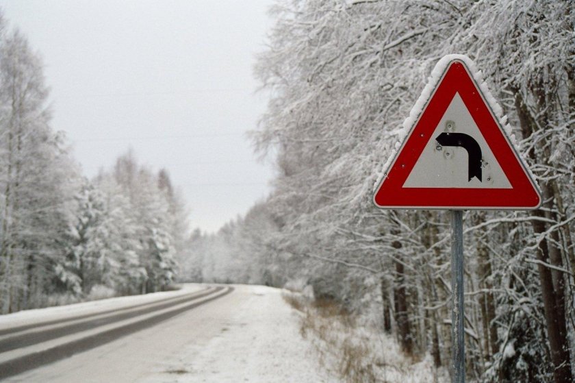 Знак опасный поворот