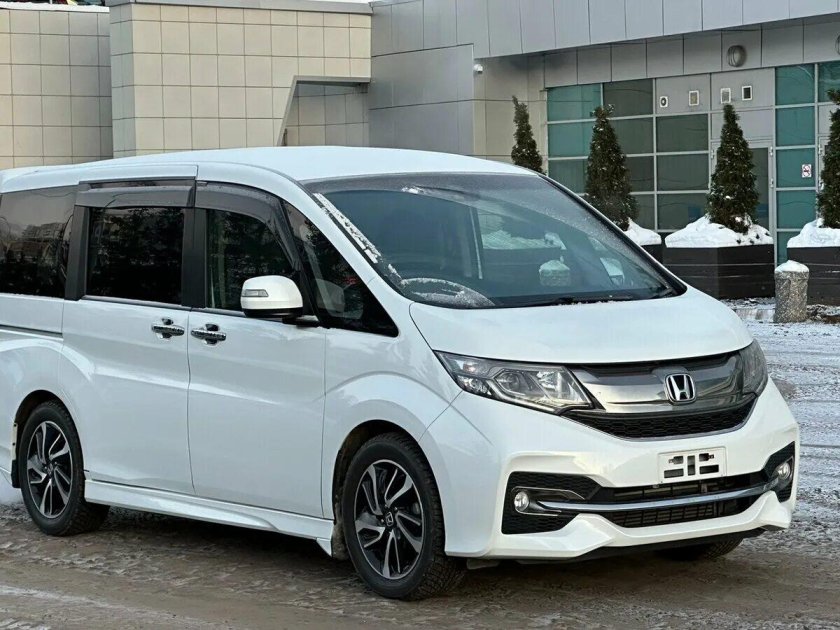 Honda stepwgn v spada 2015