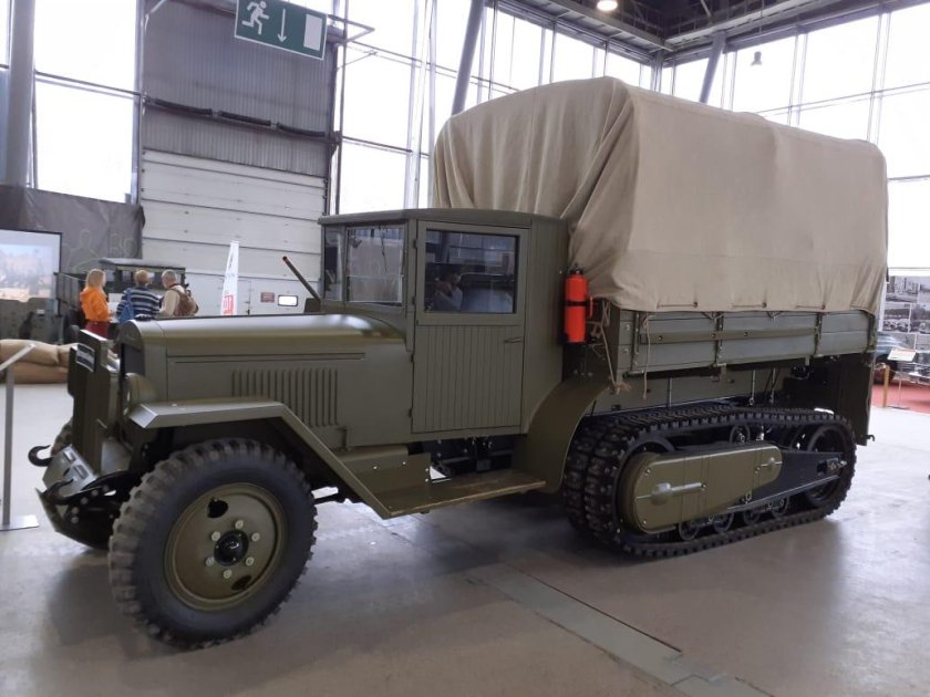 Полугусеничный автомобиль ЗИС-42
