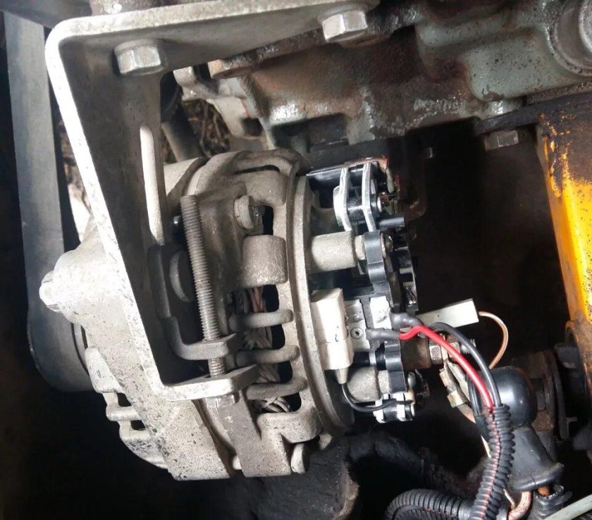 Регулятор напряжения ВАЗ 2114