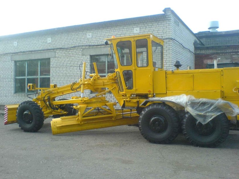 Грейдер ДЗ-180