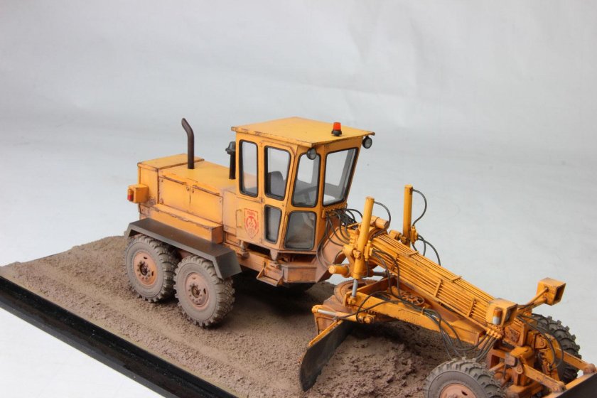 Грейдер ДЗ 143 1/43