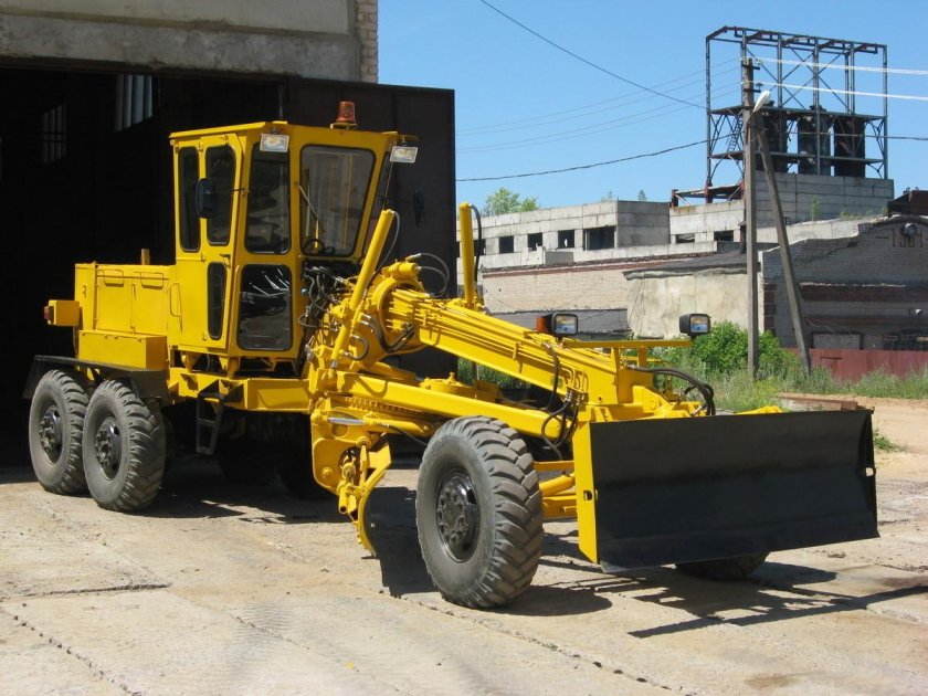 Грейдер ДЗ-180