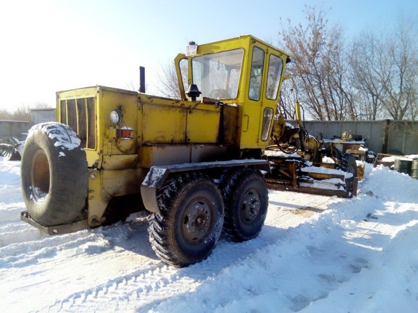 Автогрейдер дз 143