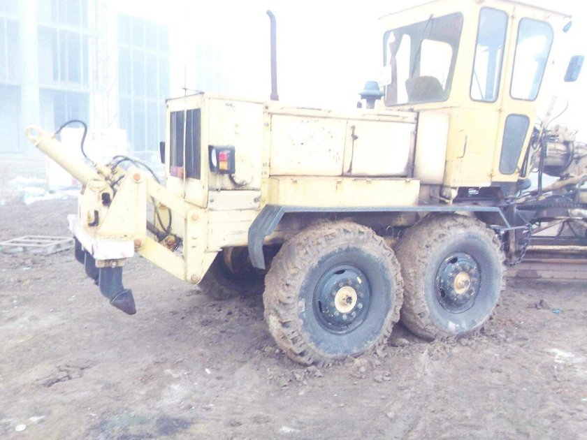 Автогрейдер дз 143
