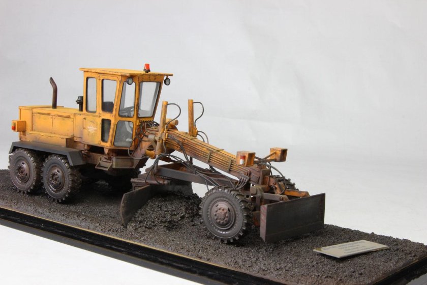 ДЗ-143 автогрейдер 1/43