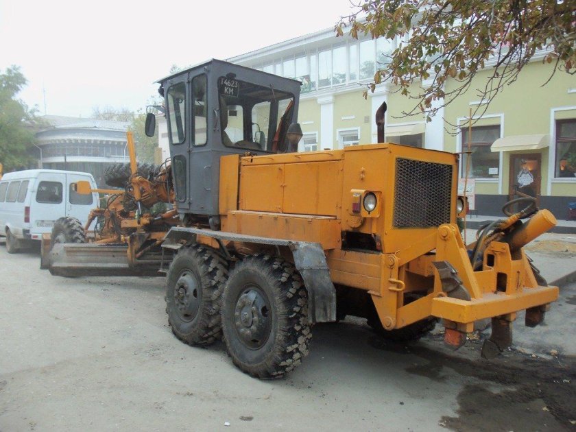 ДЗ-143 автогрейдер