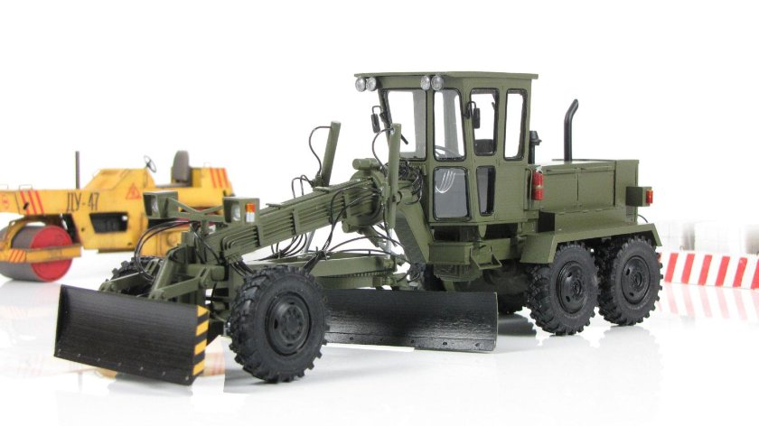 ДЗ-143 автогрейдер 1/43