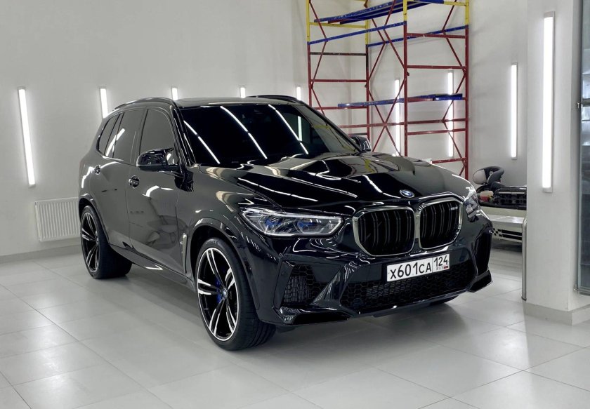 BMW x5m 2022 черный