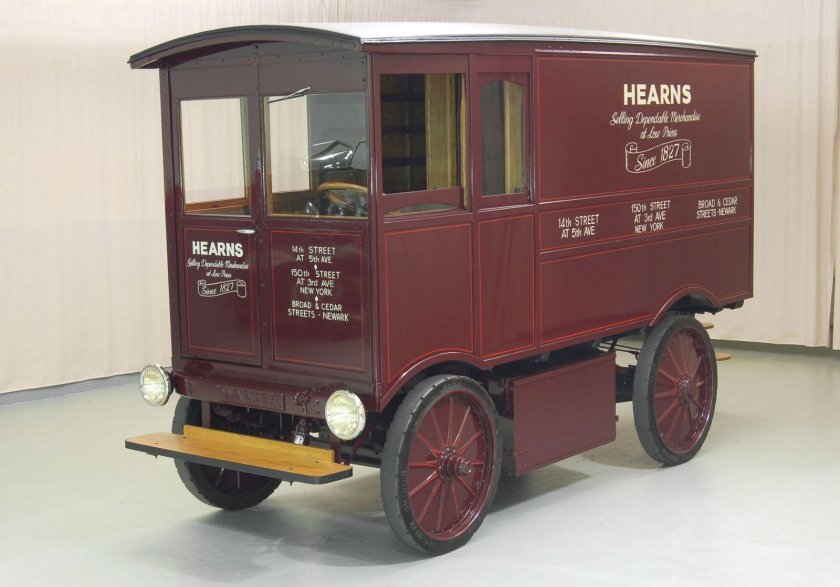 Электромобиль 1923 Milburn Electric model 27l.