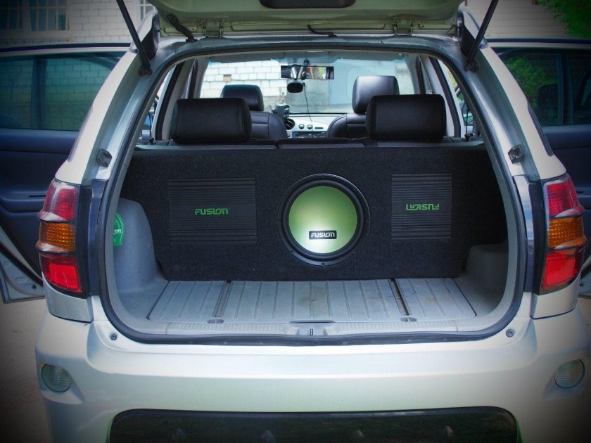 Сабвуфер Pontiac Vibe