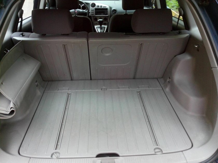 Понтиак Вайб багажник