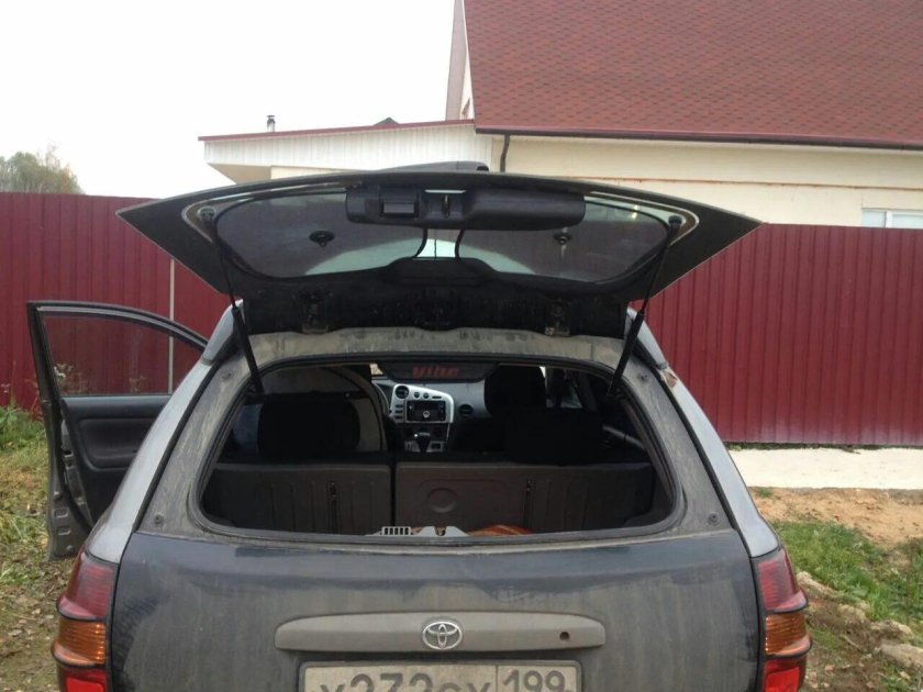 Понтиак Вайб багажник