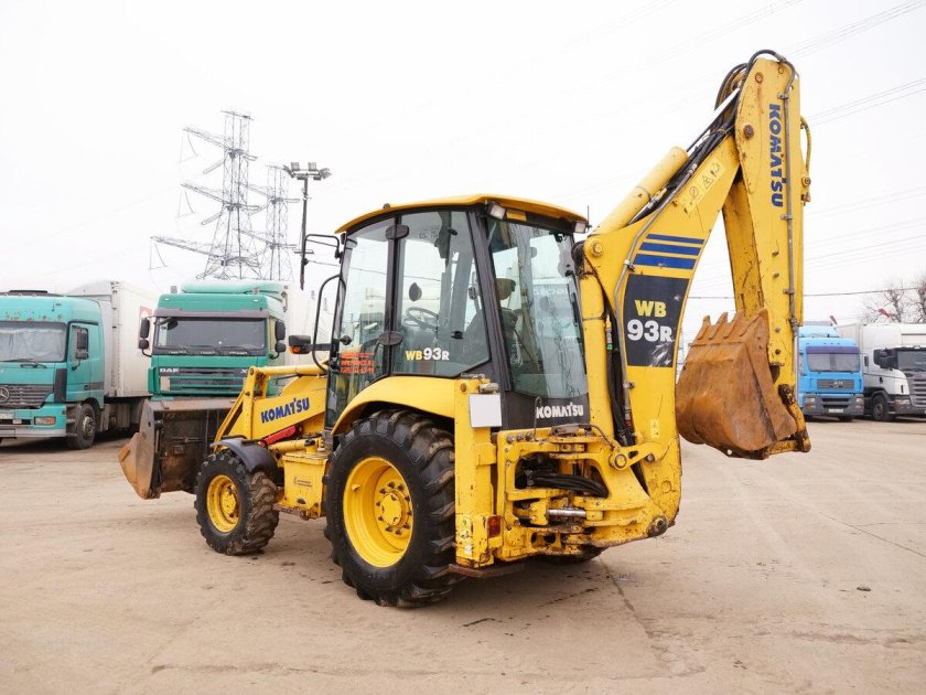 Экскаватор-погрузчик Komatsu wb93r