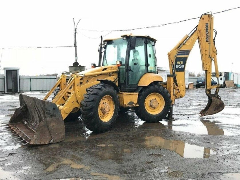 Экскаватор погрузчик Комацу wb93s