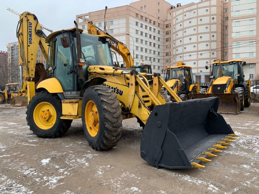 Экскаватор погрузчик Комацу wb93s