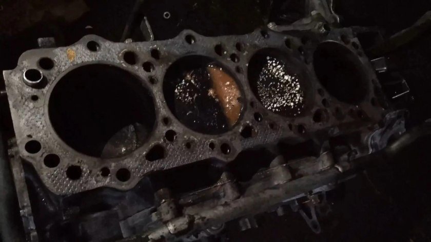 Стуканул двигатель