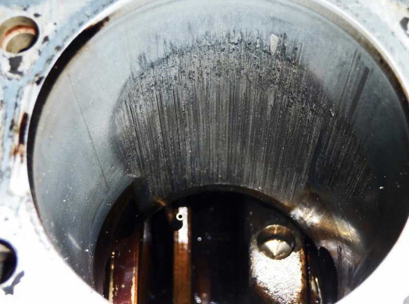 Задиры гильзы д-245