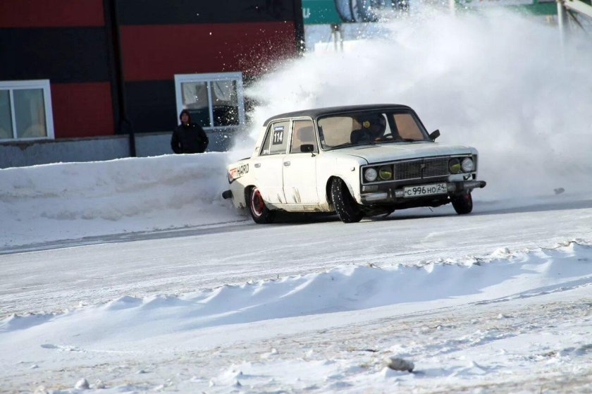 ВАЗ 2106 зимний дрифт