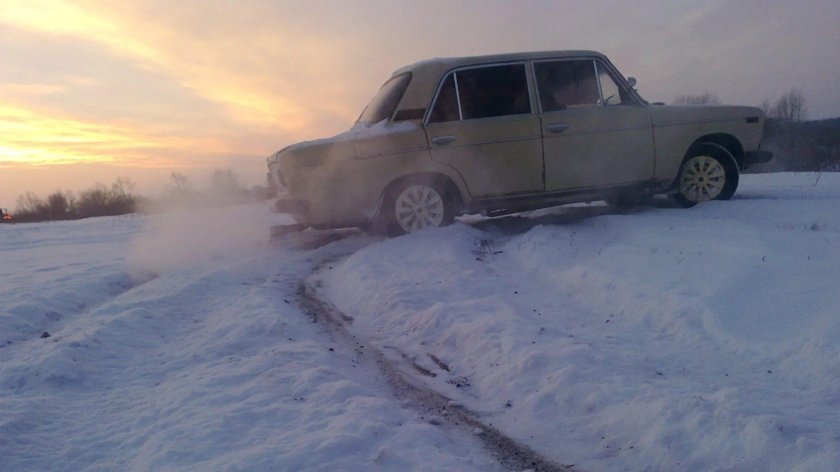 ВАЗ 2106 белая зимой