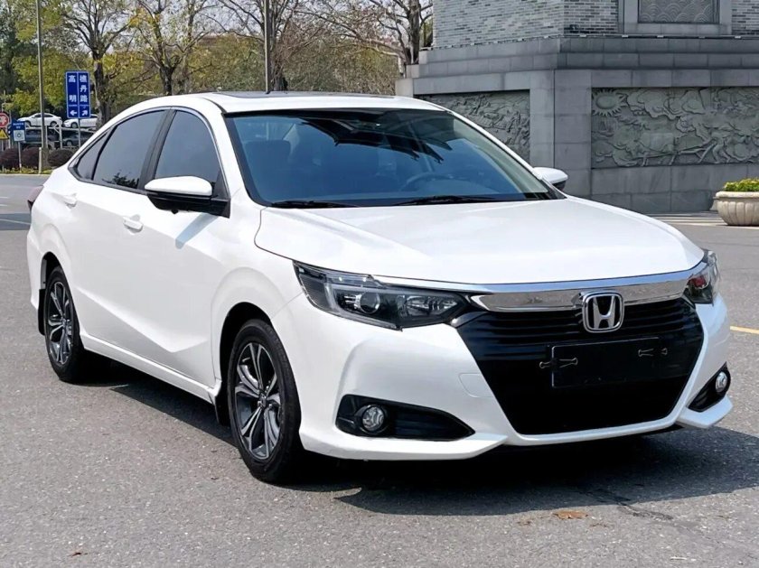 Белая хонда