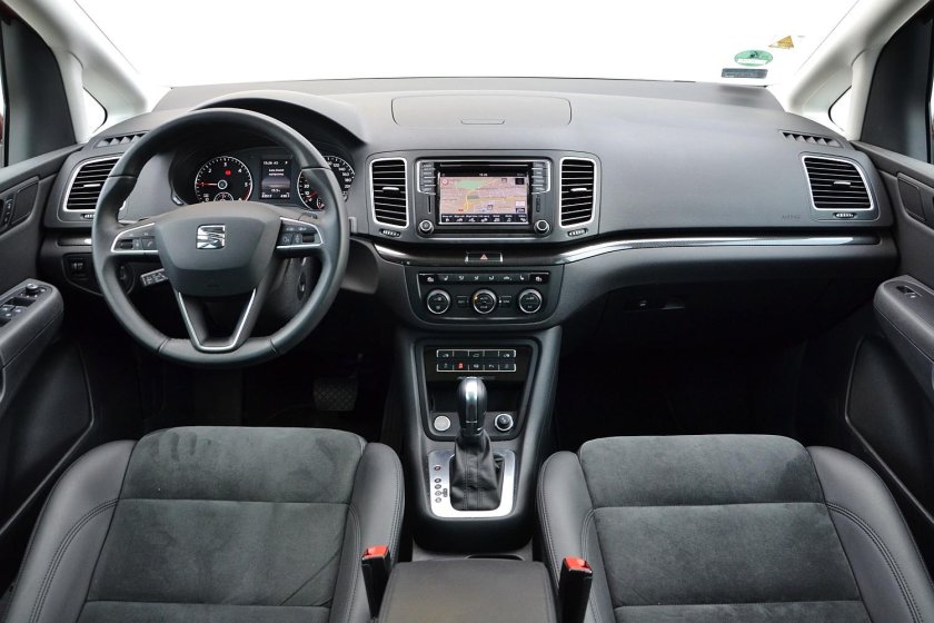 Сеат Альхамбра 2014 сообщения на дисплее