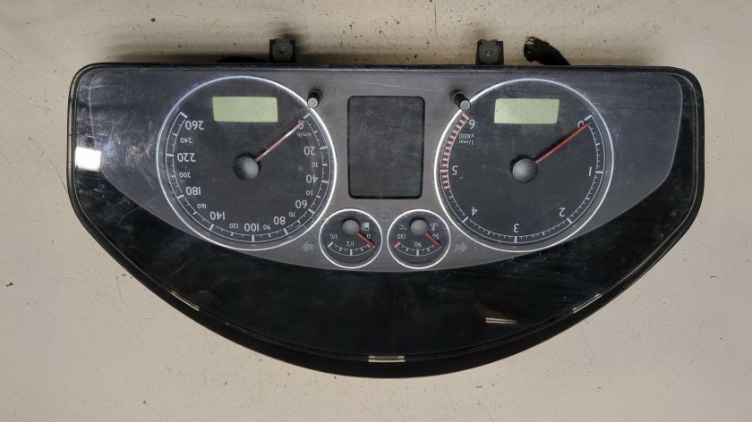 Панель приборного щитка