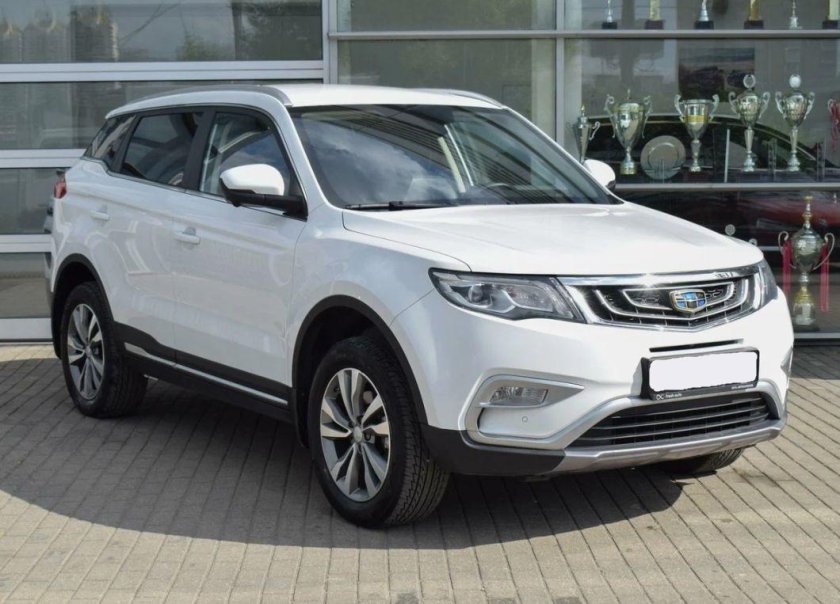 Белый Geely Atlas i 2.4 at (149 л.с.) с пробегом