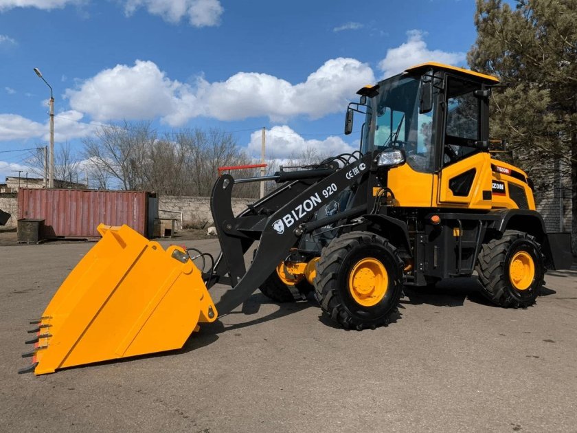 Бизон 920 фронтальный погрузчик