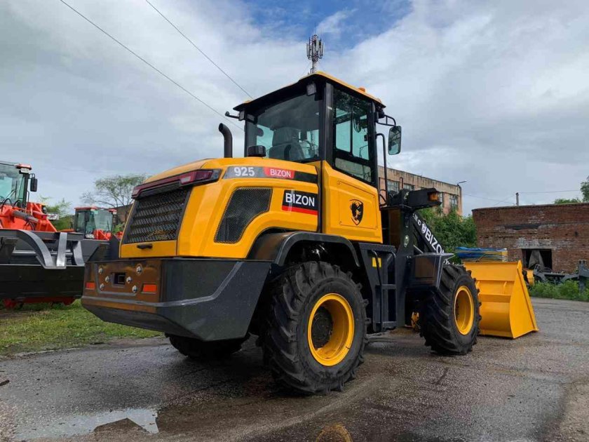Bizon 925 фронтальный погрузчик