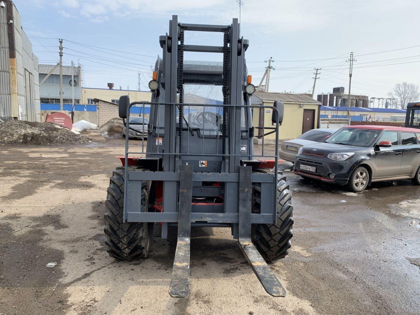 Вилочный погрузчик вездеход