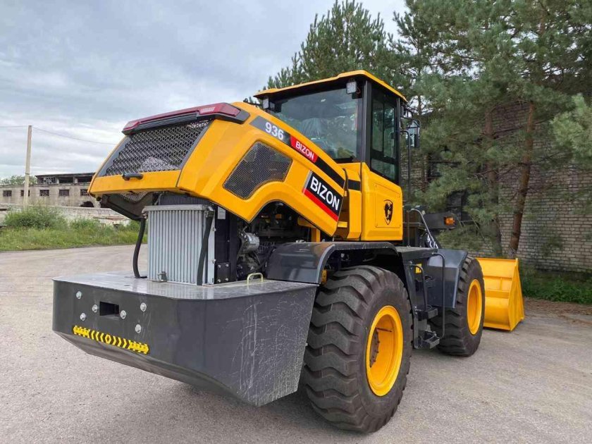 Бизон 933 фронтальный погрузчик