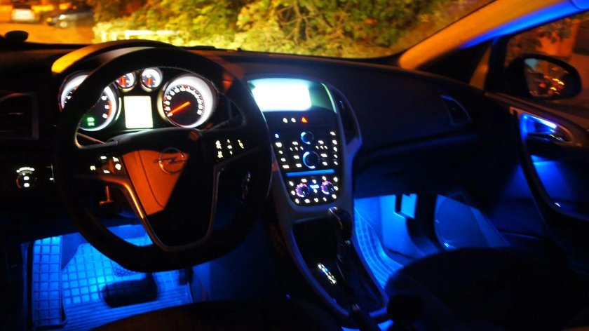 Opel Astra GTC 2012 салон ночью