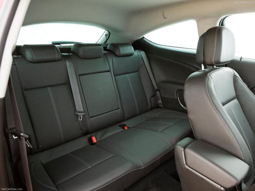 Opel Astra GTC салон сзади