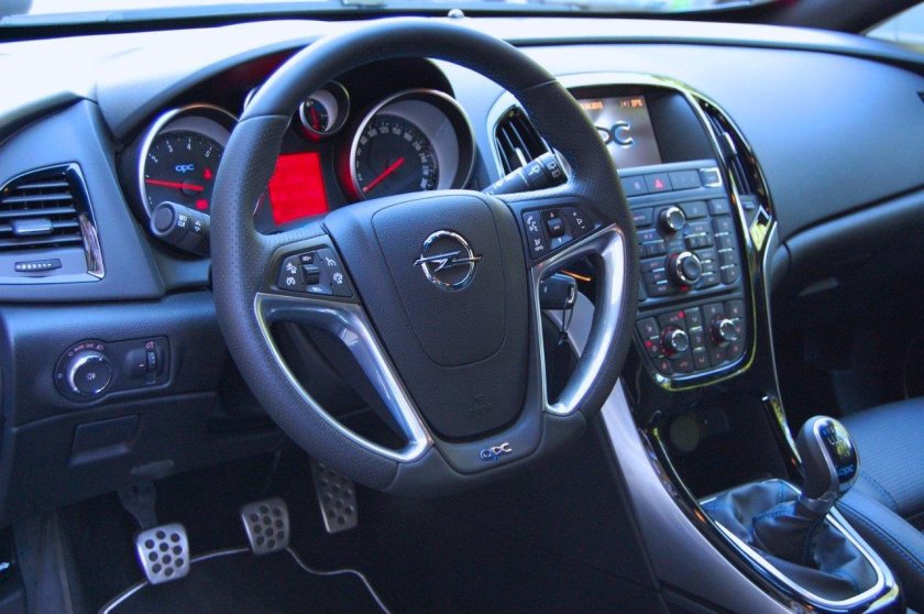 Opel Astra GTC салон