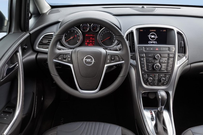 Opel Astra j 2012 салон