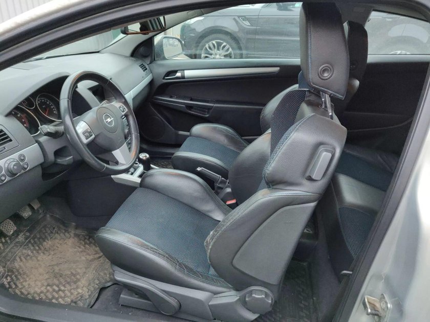 Опель Астра купе 2007 салон