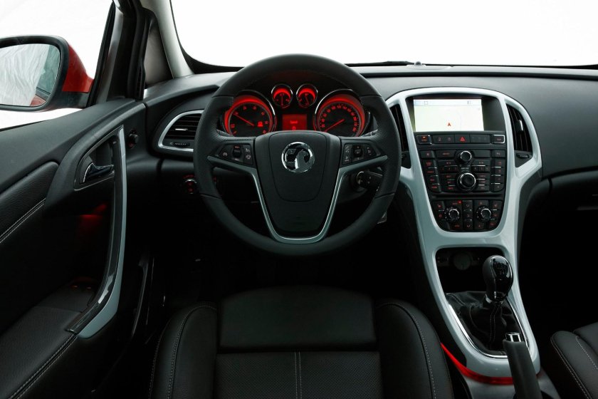 Opel Astra GTC 2012 салон