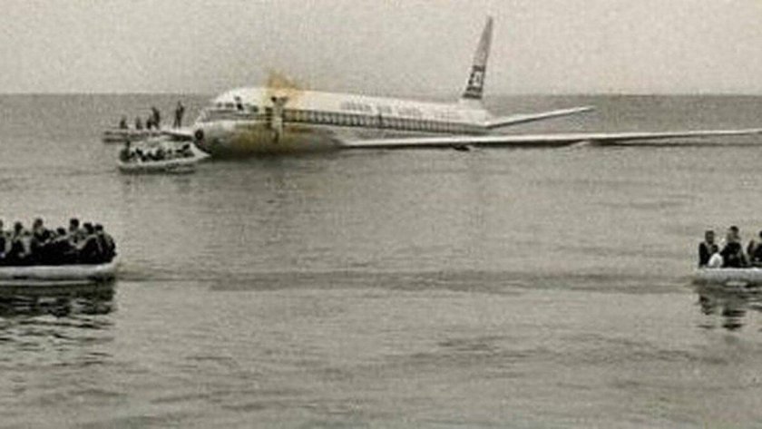 Приводнение самолета на Неву в 1963