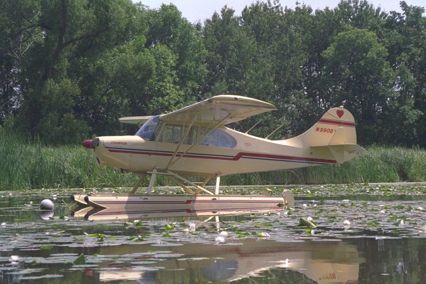 Самолет который садится на воду