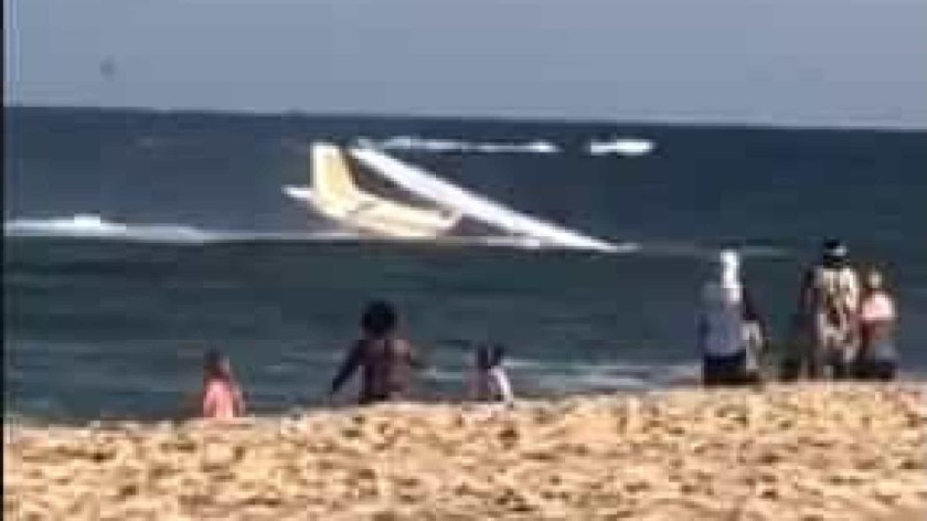 Самолет упал в океан